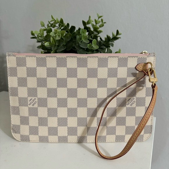 Authentic Louis Vuitton Neverfull Pochette Wristlet - Pink Ballerine - Picture 1 of 7